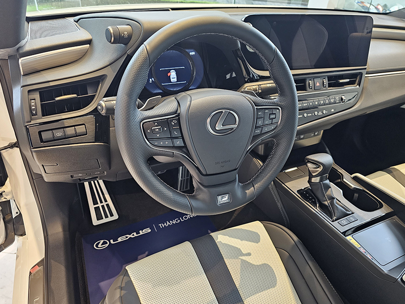 Lexus ES 250 F Sport